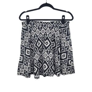 Rue21 Black & White Geometric Aztec Print A-Line Jersey Knit Mini Skirt Sz L/XL